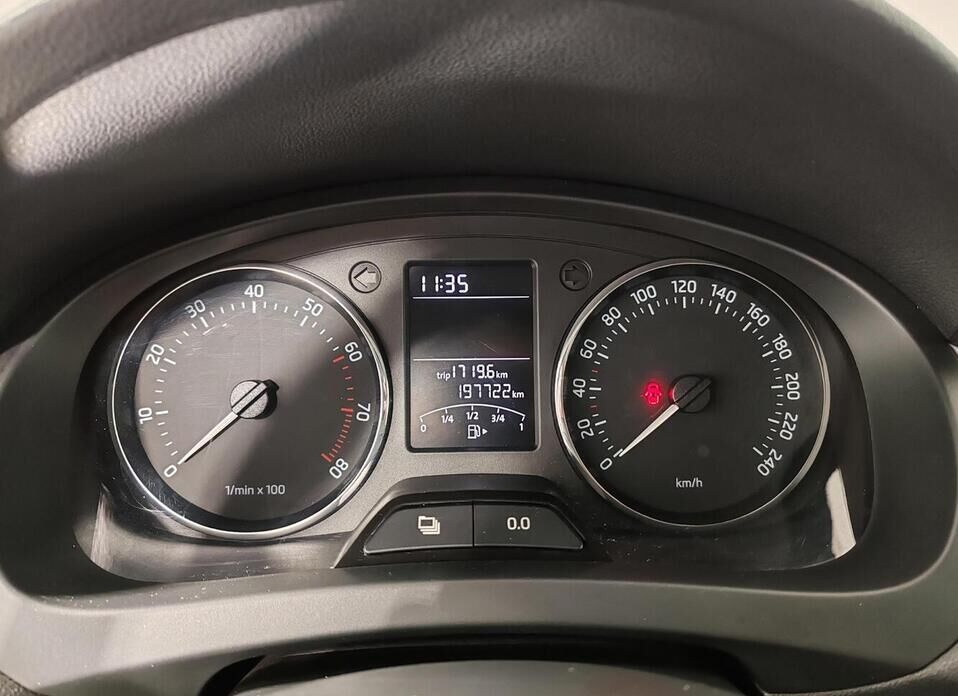 Skoda Rapid, I 1.6 MT (105 л.с.)