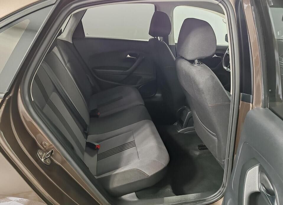 Volkswagen Polo, V Рестайлинг 1.6 AT (110 л.с.)