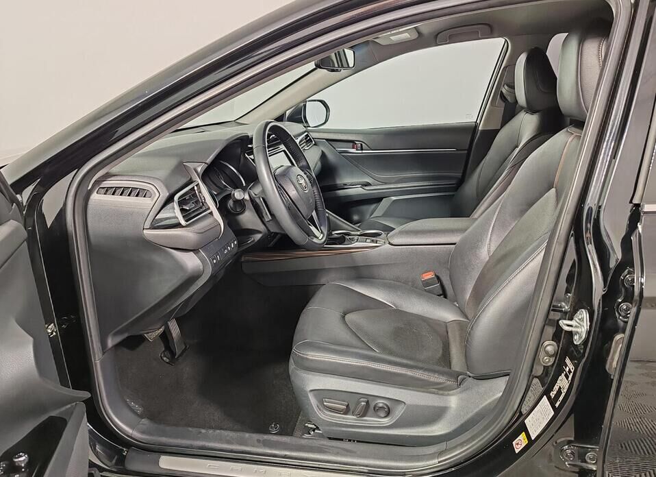 Toyota Camry 2.5 AT (181 л.с.)