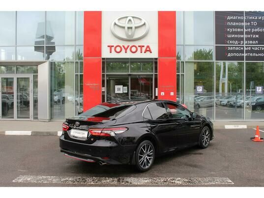 Toyota Camry, 2021 г., 131 141 км