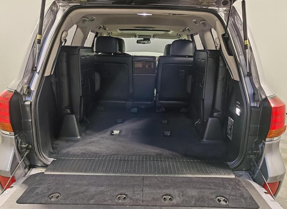 Lexus LX, III 570 5.7 AT (367 л.с.) 4WD