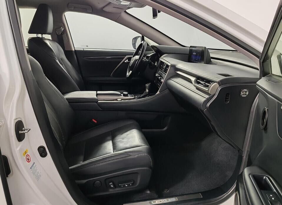 Lexus RX, IV 200t 2.0 AT (238 л.с.) 4WD