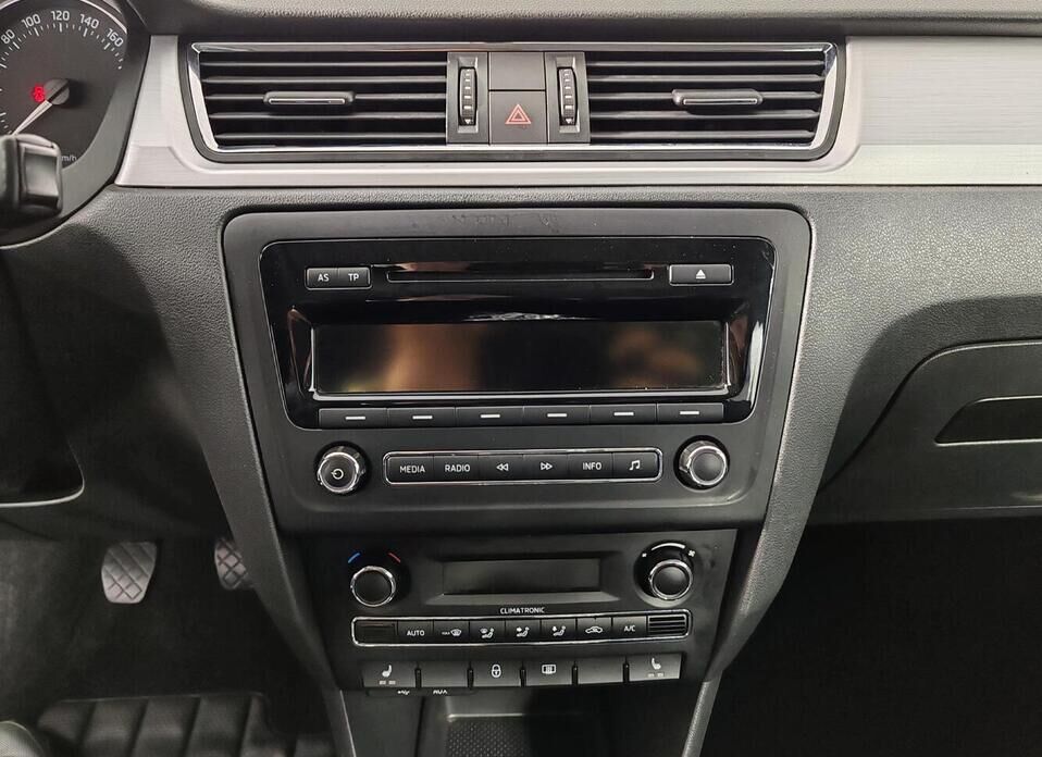 Skoda Rapid, I 1.6 MT (105 л.с.)