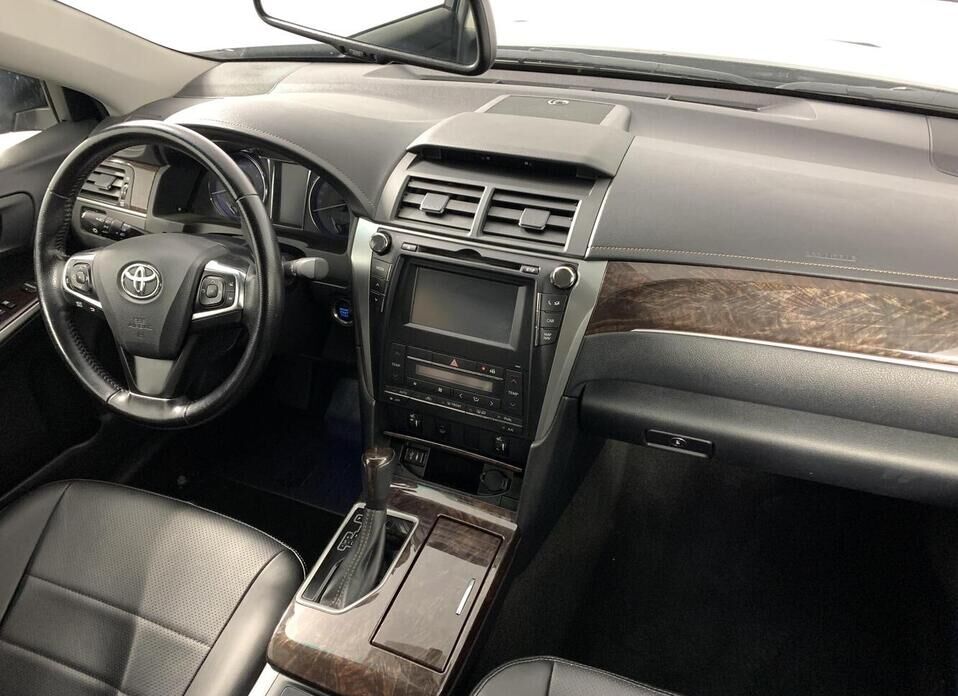 Toyota Camry 2.5 AT (181 л.с.)