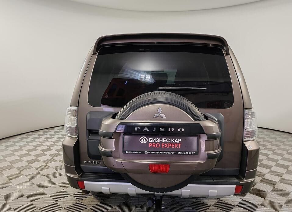 Mitsubishi Pajero, IV Рестайлинг 1 3.2d AT (200 л.с.) 4WD