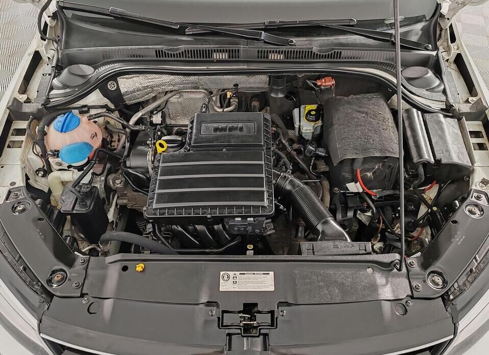 Volkswagen Jetta, VI Рестайлинг 1.6 AT (105 л.с.)