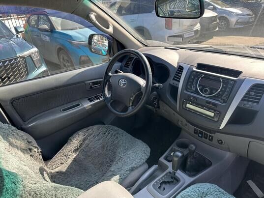 Toyota Hilux, 2011&nbsp;г., 380&nbsp;762&nbsp;км