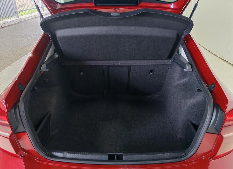 Volkswagen Polo, VI 1.6 AT (110 л.с.)