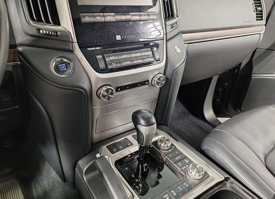 Toyota Land Cruiser, 200 Series Рестайлинг 2 4.6 AT (309 л.с.) 4WD