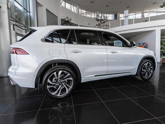 Geely Monjaro, I Flagship