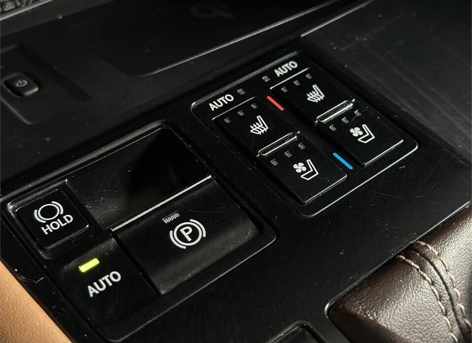 Lexus RX 200t 2.0 AT (238 л.с.)