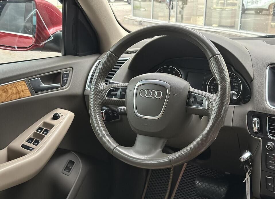 Audi Q5, I (8R) 2.0 AMT (211 л.с.) 4WD