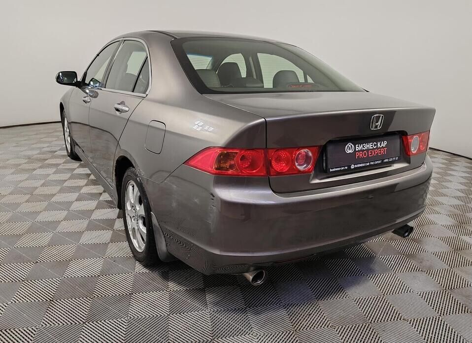 Honda Accord, VII Рестайлинг 2.4 MT (190 л.с.)