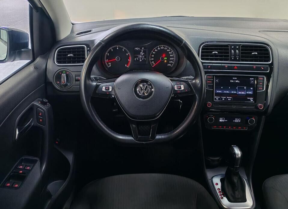 Volkswagen Polo, V Рестайлинг 1.6 AT (110 л.с.)