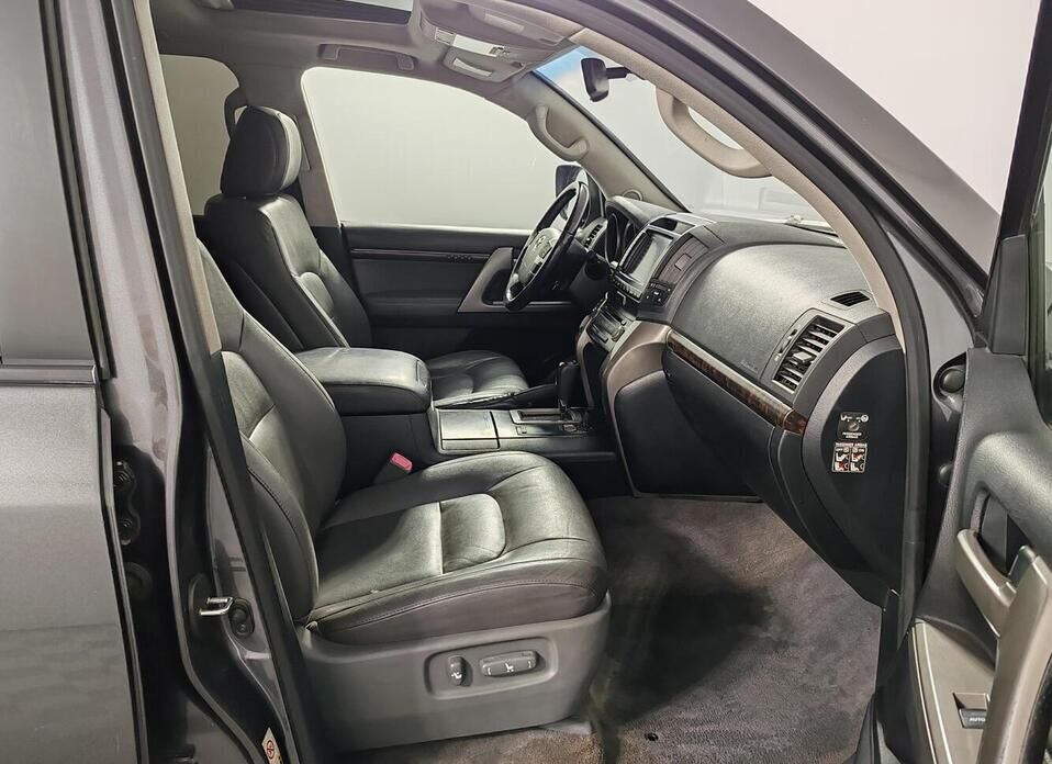 Toyota Land Cruiser, 200 Series 4.7 AT (288 л.с.) 4WD