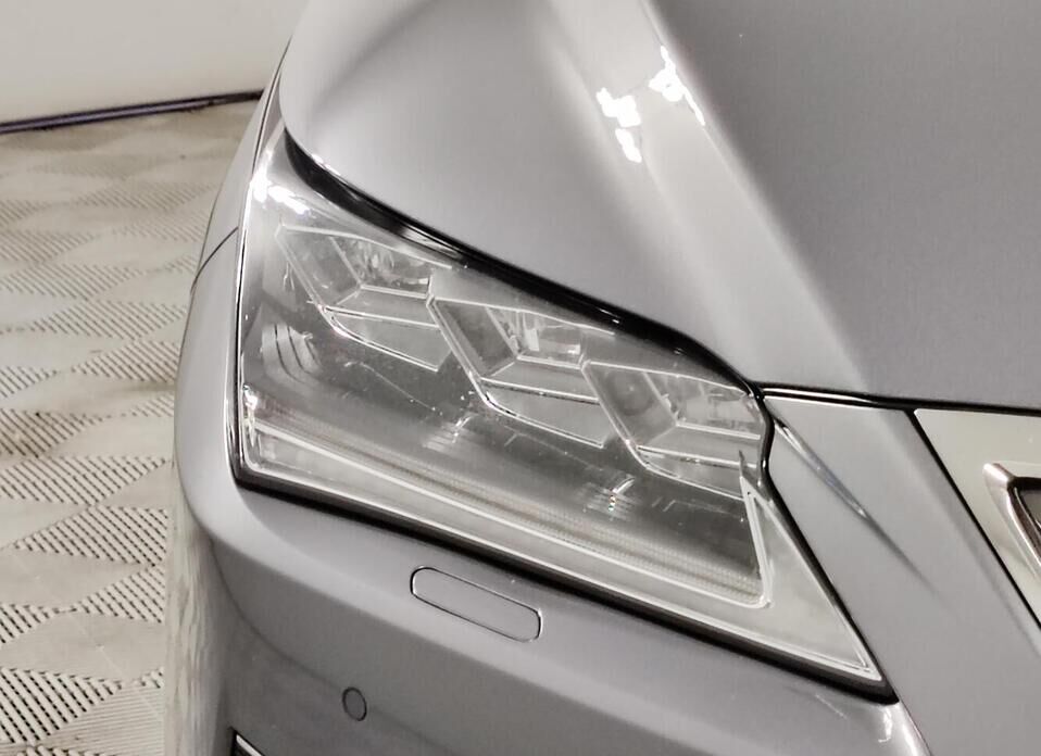 Lexus RX, IV 200t 2.0 AT (238 л.с.) 4WD