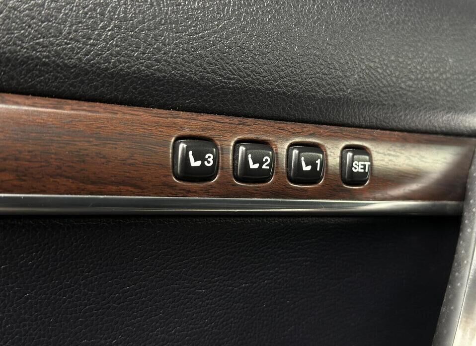 Toyota Land Cruiser, 200 Series Рестайлинг 2 4.6 AT (309 л.с.) 4WD