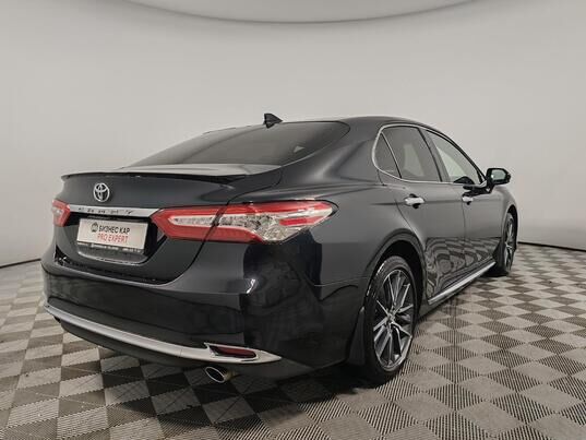 Toyota Camry, 2023 г., 19 688 км