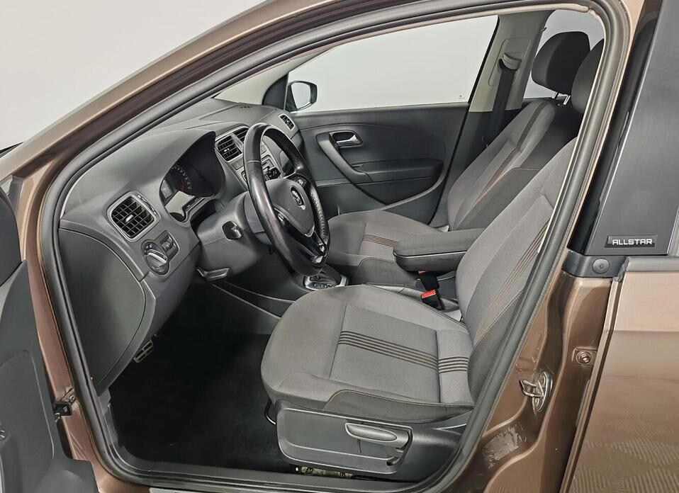 Volkswagen Polo, V Рестайлинг 1.6 AT (110 л.с.)