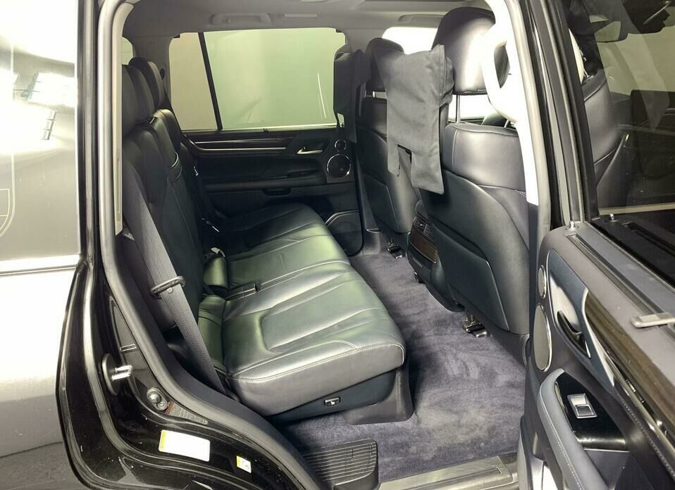Lexus LX 570 5.7 AT (367 л.с.) 4WD