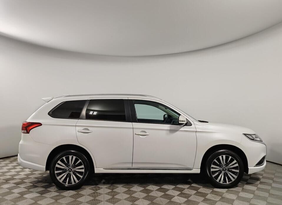 Mitsubishi Outlander, III Рестайлинг 3 2.0 CVT (146 л.с.)