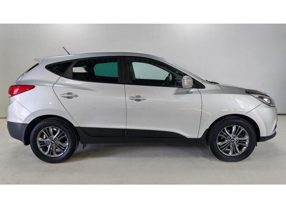 Hyundai ix35, I Рестайлинг 2.0 AT (150 л.с.)