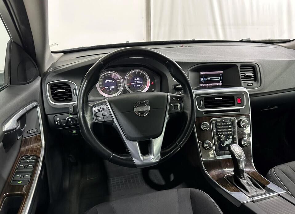 Volvo S60, II 2.5 AT (249 л.с.)