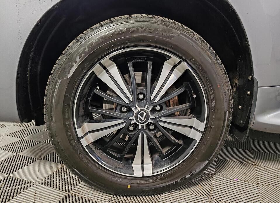 Lexus LX, III 570 5.7 AT (367 л.с.) 4WD