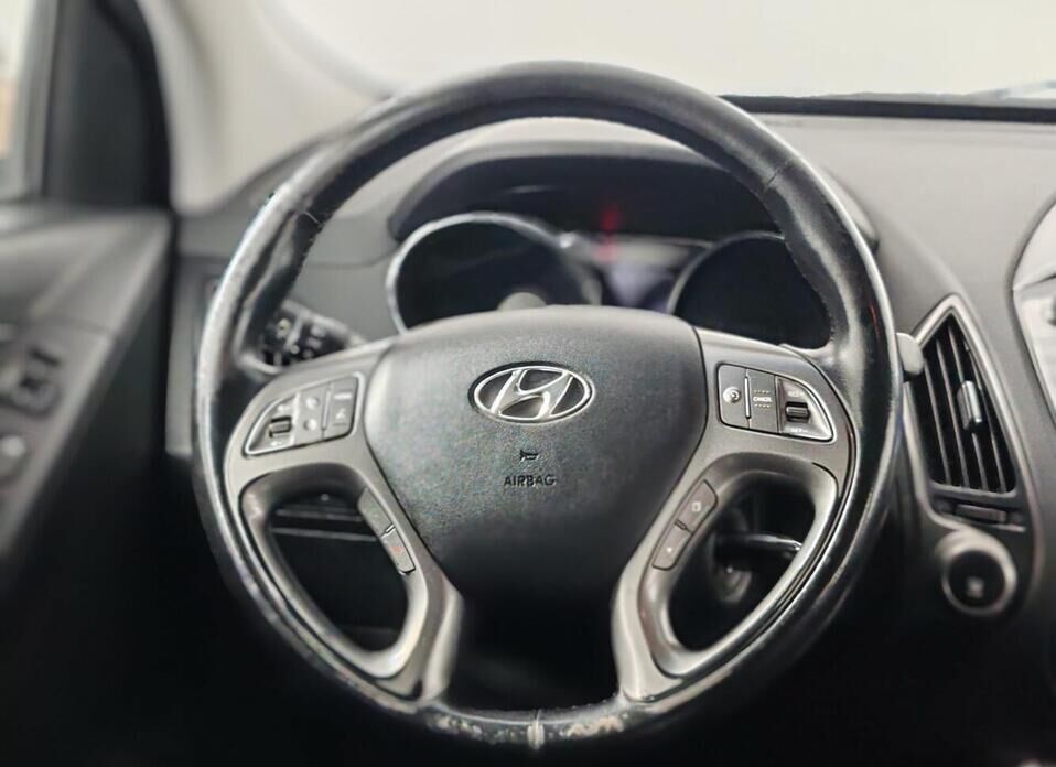 Hyundai ix35, I Рестайлинг 2.0 AT (150 л.с.)