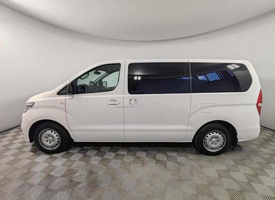 Hyundai H-1, II Рестайлинг 2 2.5d AT (170 л.с.)