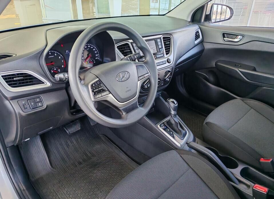 Hyundai Solaris, II Рестайлинг 1.6 AT (123 л.с.)