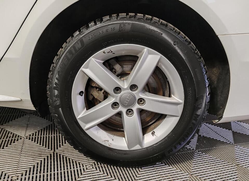 Audi A4, IV (B8) Рестайлинг 2.0 AMT (211 л.с.) 4WD