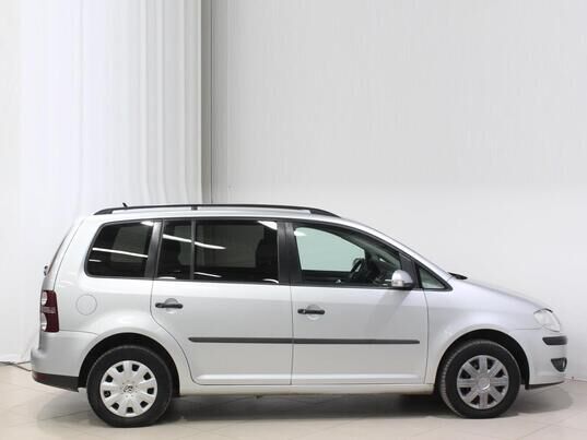 Volkswagen Touran, 2008&nbsp;г., 235&nbsp;661&nbsp;км