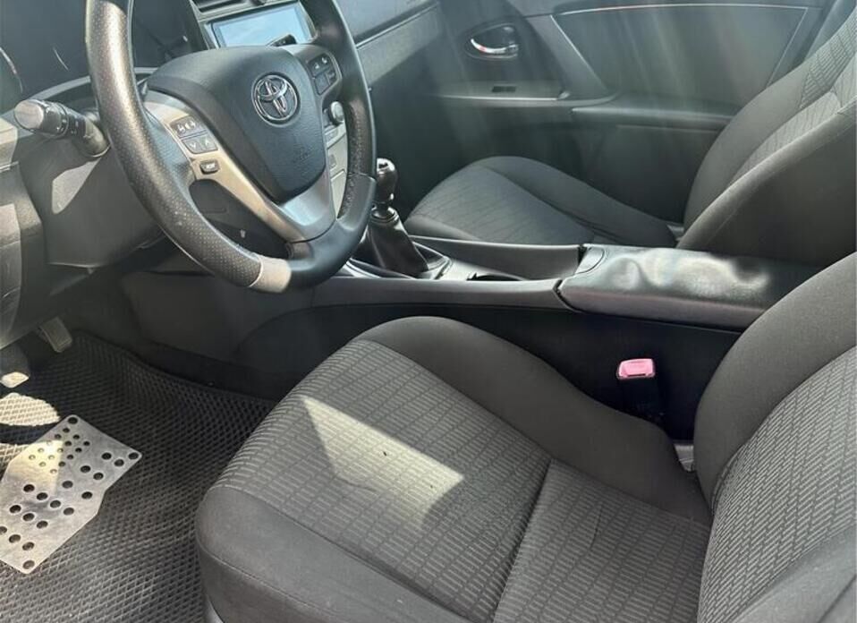 Toyota Avensis, III 2.0d MT (126 л.с.)