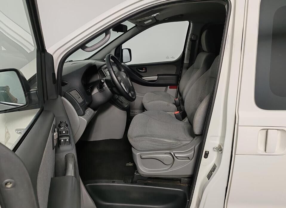 Hyundai H-1, II Рестайлинг 2 2.5d AT (170 л.с.)