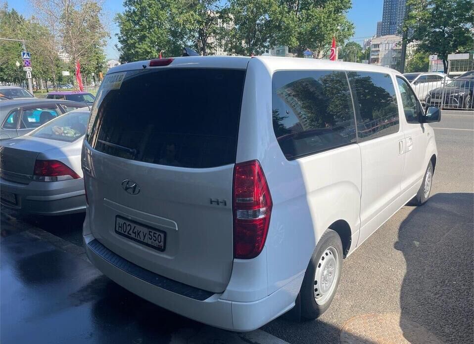 Hyundai H-1, II Рестайлинг 2 2.5d AT (170 л.с.)