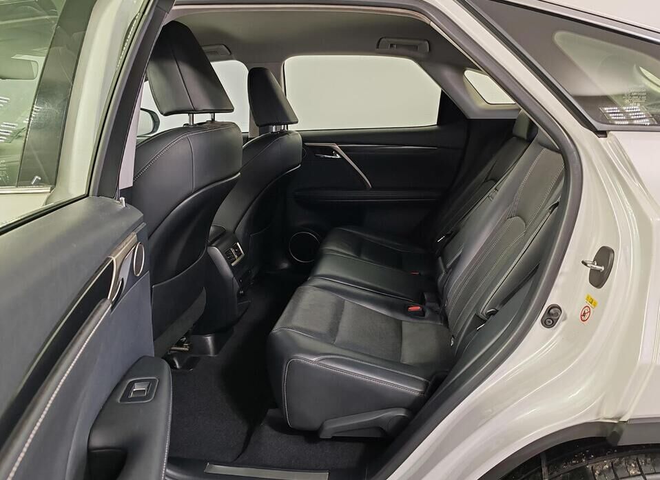 Lexus RX, IV 200t 2.0 AT (238 л.с.) 4WD