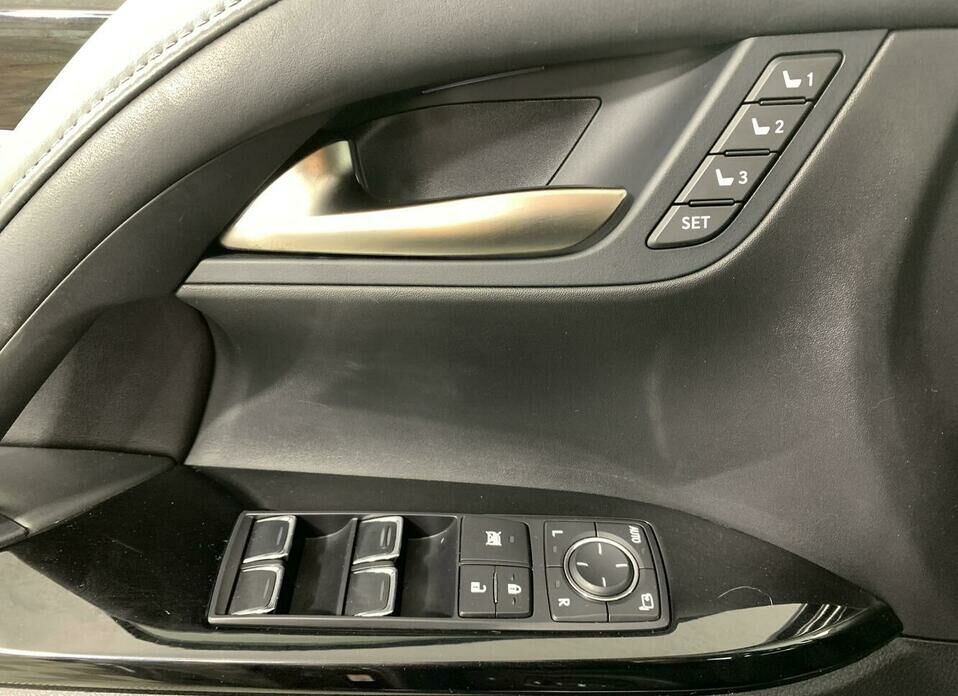 Lexus LX 570 5.7 AT (367 л.с.) 4WD