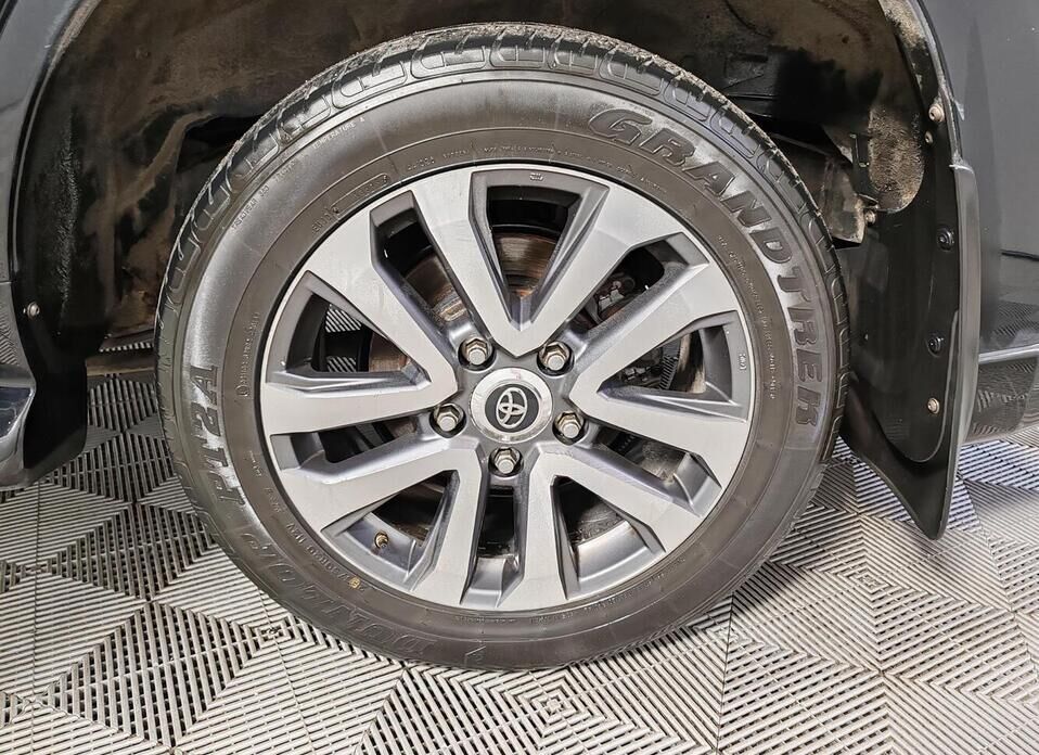 Toyota Land Cruiser, 200 Series Рестайлинг 2 4.6 AT (309 л.с.) 4WD