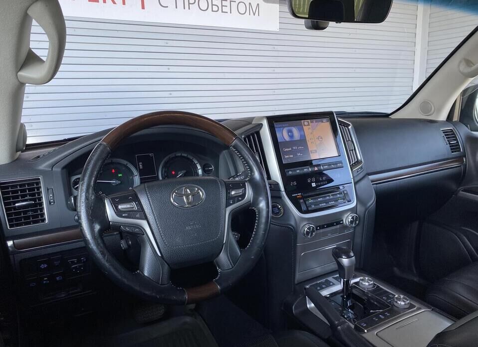 Toyota Land Cruiser, 200 Series Рестайлинг 2 4.5d AT (249 л.с.) 4WD
