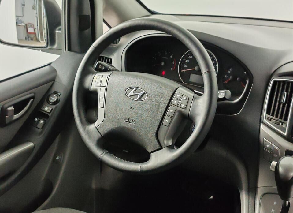 Hyundai H-1, II Рестайлинг 2 2.5d AT (170 л.с.)