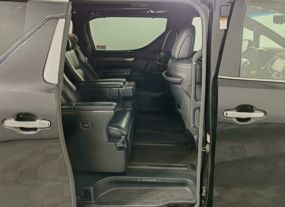 Toyota Alphard 3.5 AT (300 л.с.)