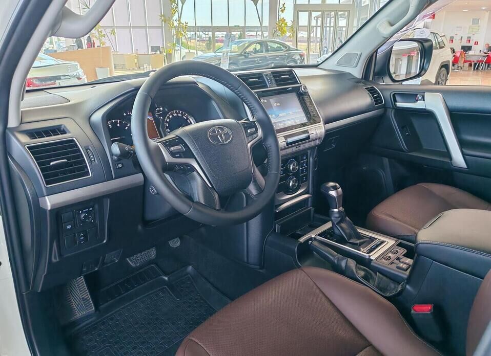 Toyota Land Cruiser Prado, 150 Series Рестайлинг 2 4.0 AT (249 л.с.) 4WD