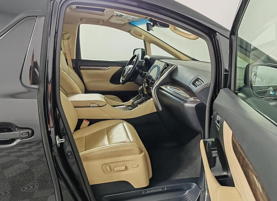 Toyota Alphard 3.5 AT (300 л.с.)