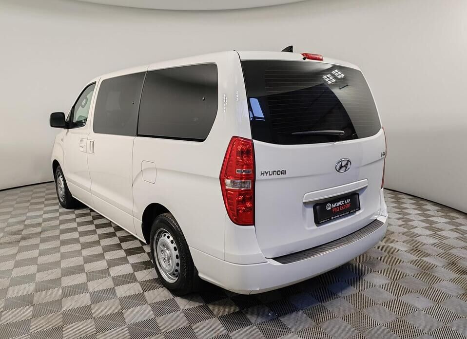 Hyundai H-1, II Рестайлинг 2 2.5d AT (170 л.с.)