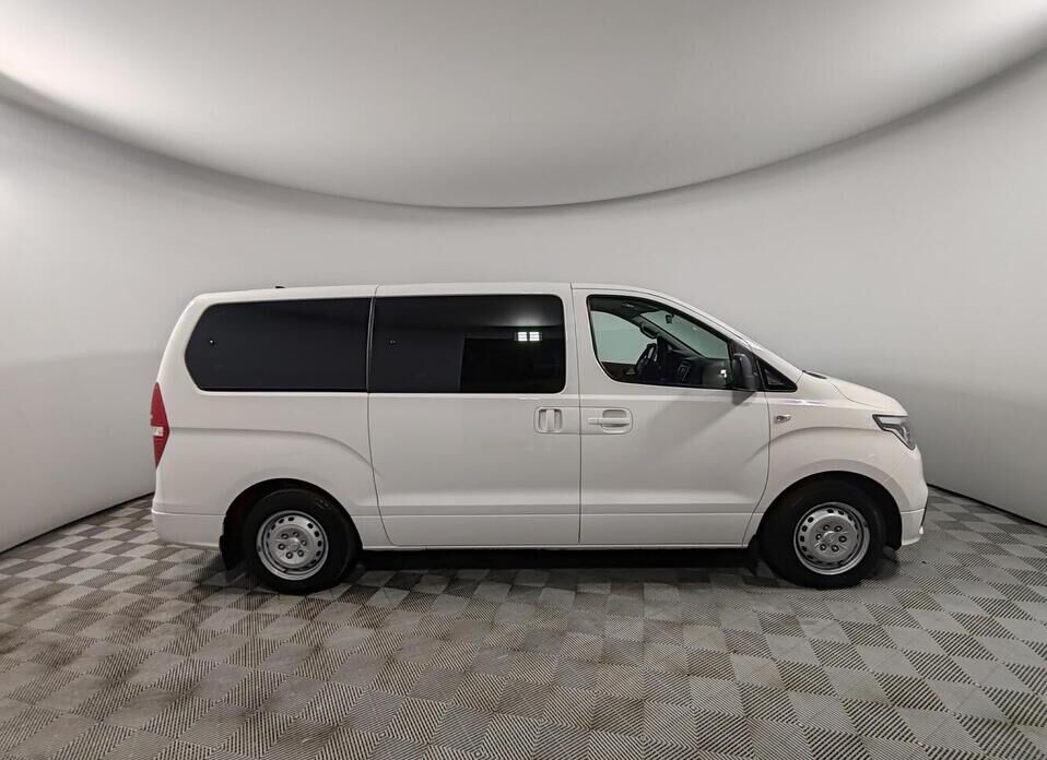 Hyundai H-1, II Рестайлинг 2 2.5d AT (170 л.с.)