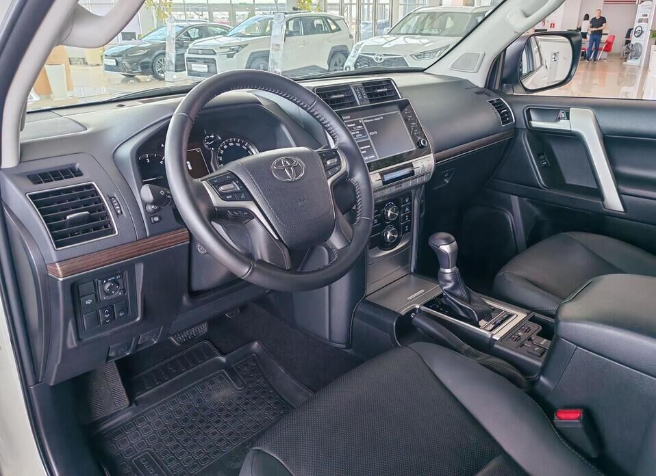 Toyota Land Cruiser Prado, 150 Series Рестайлинг 3 2.8d AT (200 л.с.) 4WD