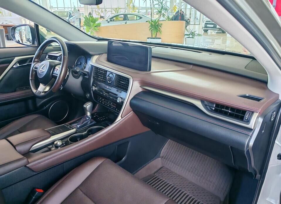 Lexus RX, IV Рестайлинг 300 2.0 AT (238 л.с.) 4WD