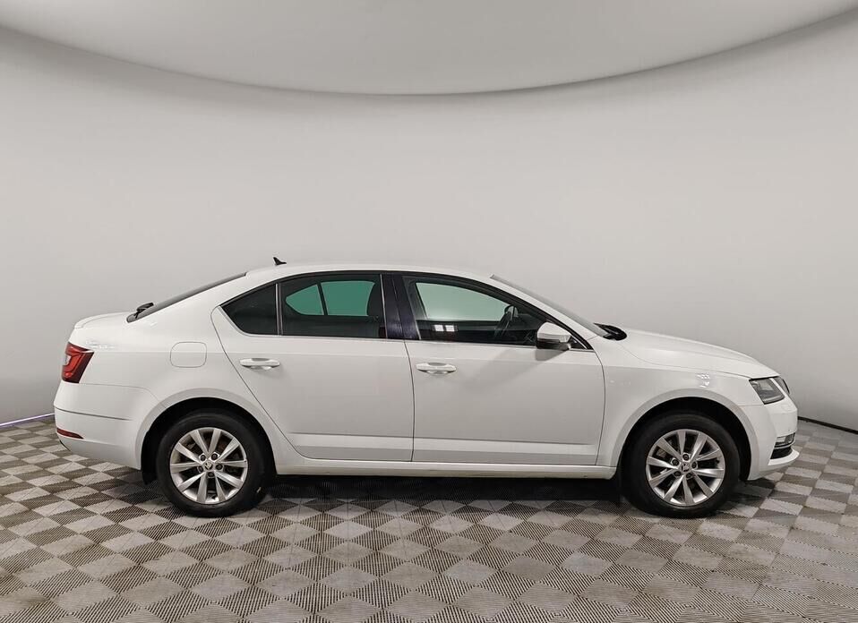 Skoda Octavia, III (A7) Рестайлинг 1.8 AMT (180 л.с.)