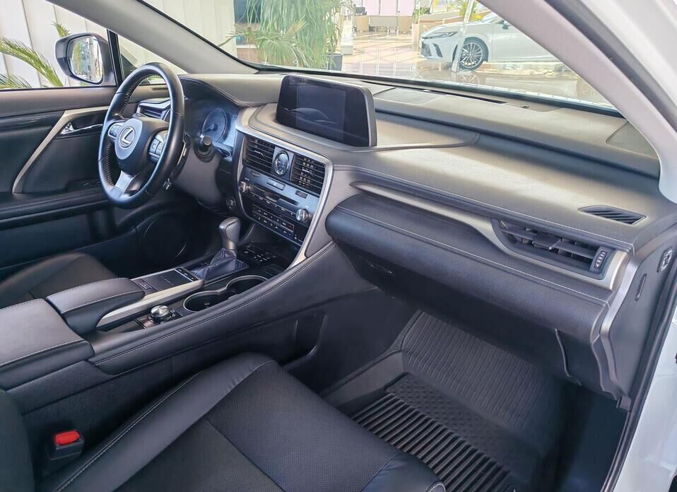 Lexus RX, IV Рестайлинг 300 2.0 AT (238 л.с.) 4WD